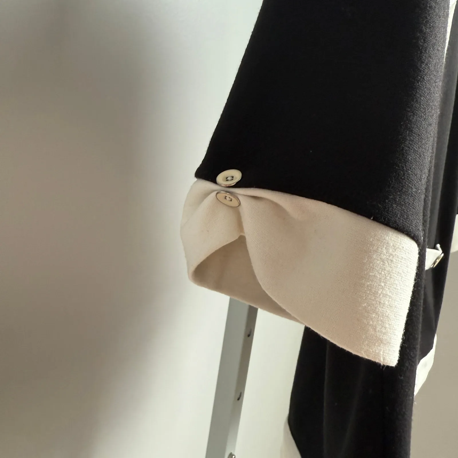 Covington sz M black white‎ open button cardigan - Image 4