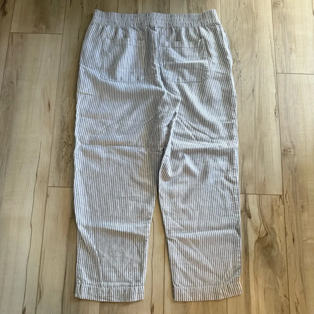 Old Navy gray white striped straight leg cropped pants high waist Size Large - Image 2