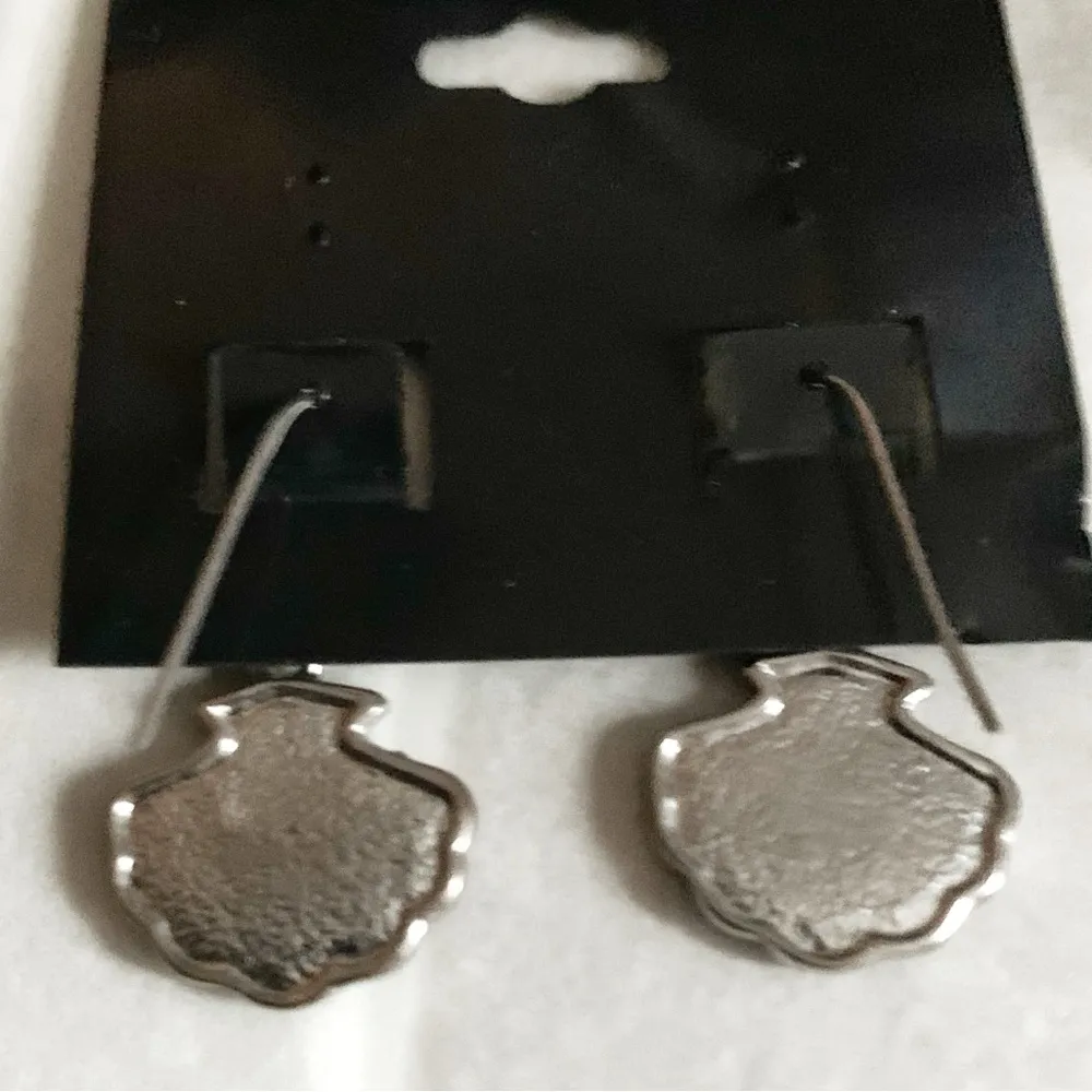 MERMAIDMERCHANT BOUTIQUE Seashell Silver & Mother of Pearl Dangle Earrings - Image 3