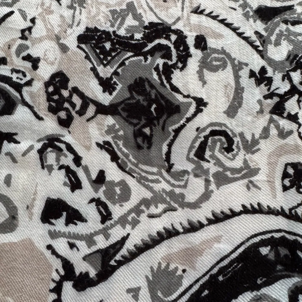 Isa & Stef Inc. floral Black and Gray lined knee length Patterned Skirt, size S - Image 9