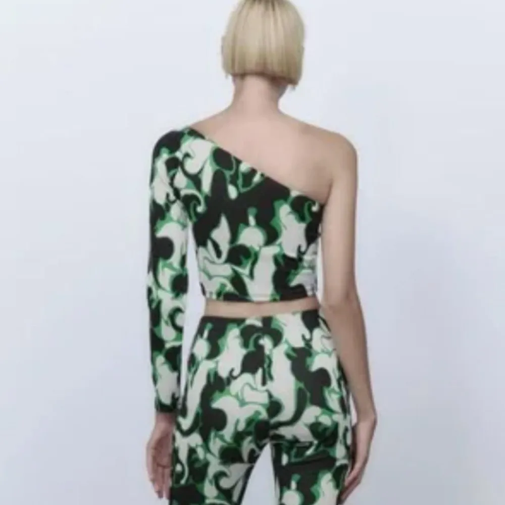 NWT ZARA Asymmetrical one shoulder retro crop top  Ring Detail Bloggers Fave - Image 3