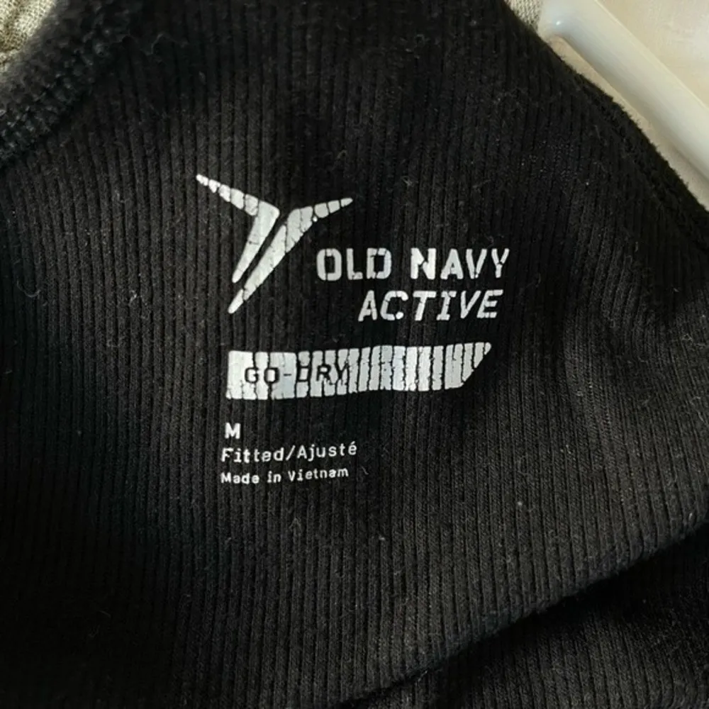 Old Navy ribbed black workout exercise tank top womens size m - Image 4