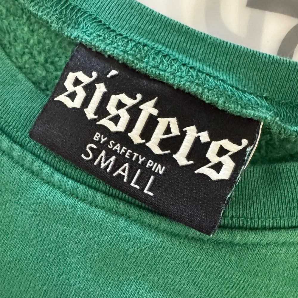Sisters By Safety Pin Hermanas sweatshirt in Kelly green size small - Image 2