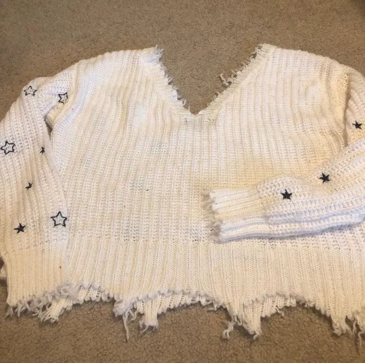 White sweater with black starts Size M - Image 3