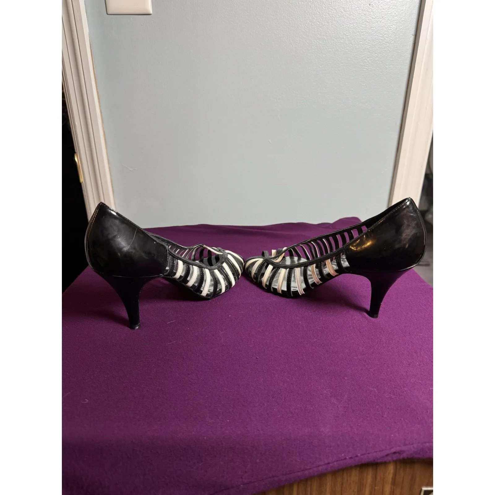 Gianni Bini Women's Black And White Open Toe Heels, Size 9.5 - Image 6