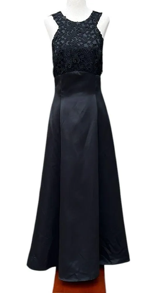 Unite Black Evening Gown With Lace Bodice and Bow in Back Size undefined - Image 1