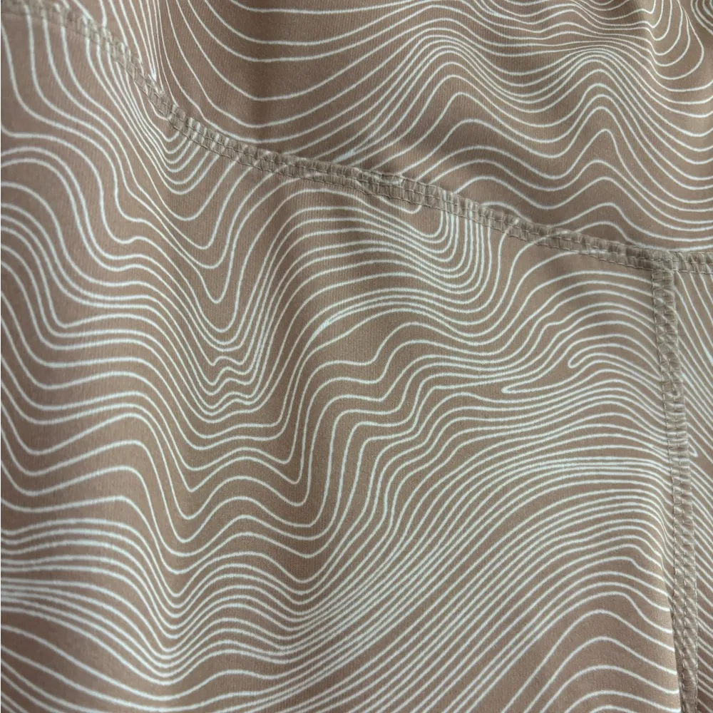 BCBG Maxazria Blush Pink and White Swirl Pattered Leggings - Image 4