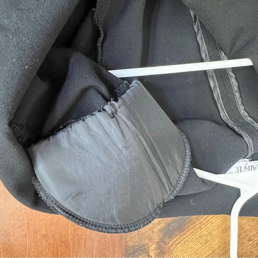 Ally B. Small 1 Button Front Long Sleeve Black Blazer w/Faux Button Cuff - Image 10