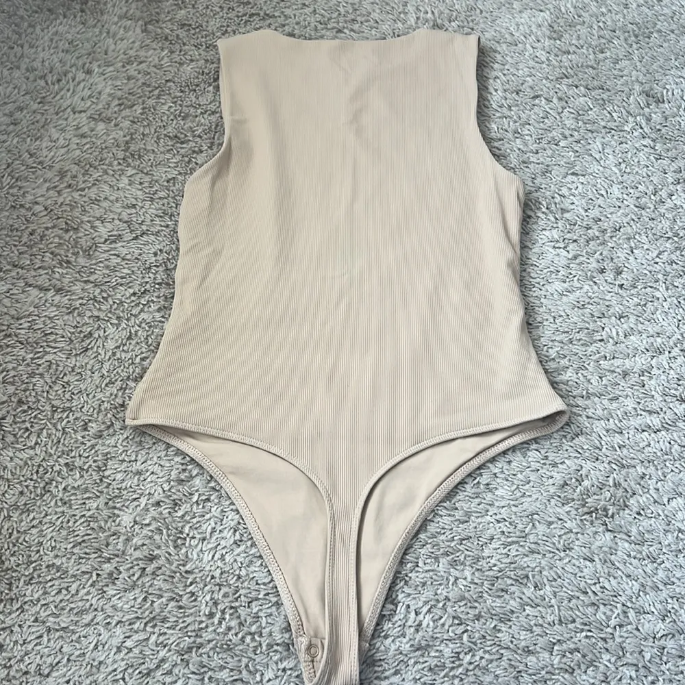 Aritzia  Ribbed Bodysuit - Image 4