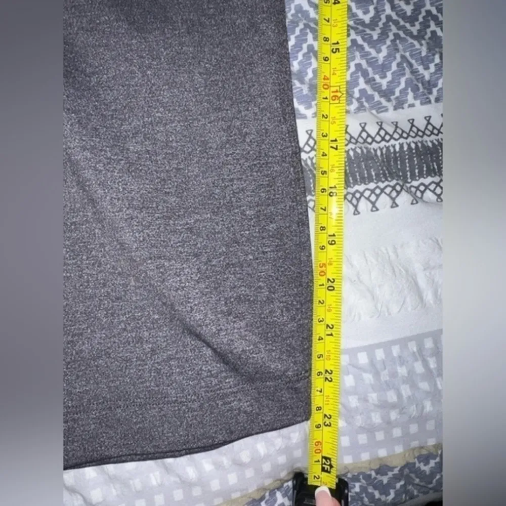 Lululemon on‎ the fly pant size 4 - Image 2