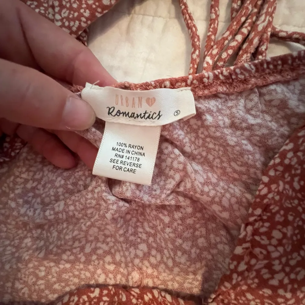 Cute tank with open back - Image 4