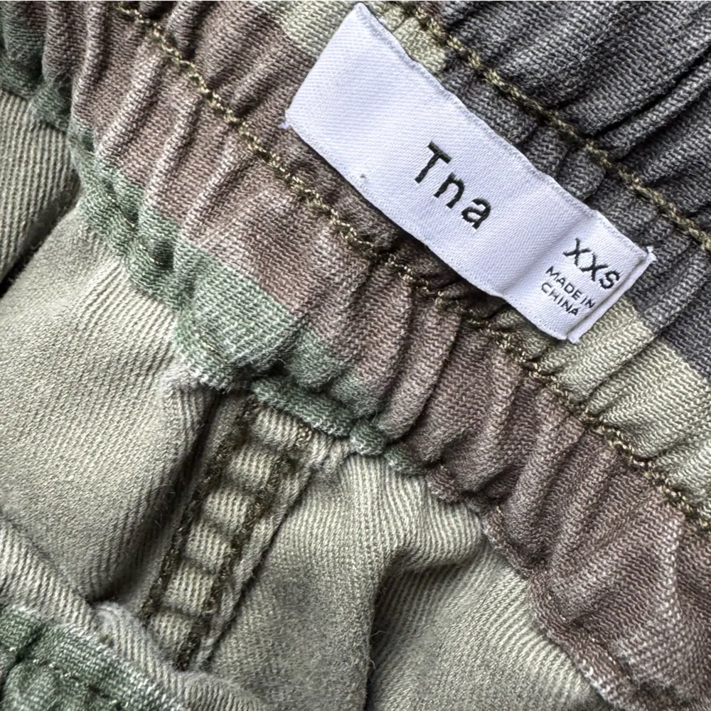 Aritzia TNA Alice Camo Cargo Jogger Pant XXS - Image 7