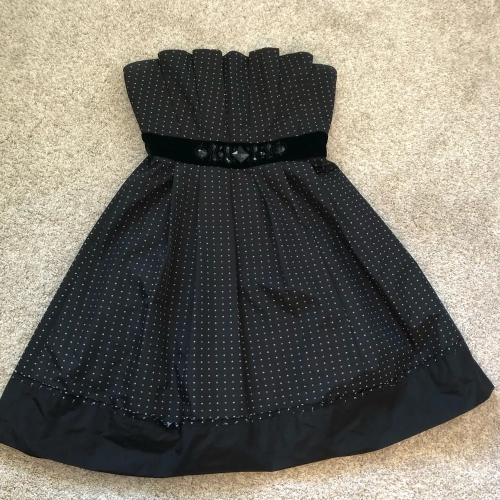 BCBG maxazria prom event mini dress, size 8 - Image 3