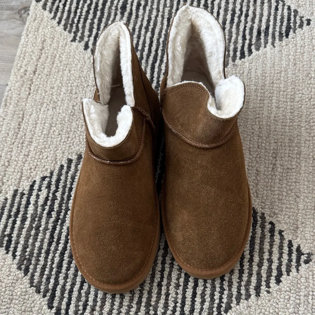 Minnetonka Women's Mavie Suede Boots
85881S Tan size 10 new - Image 3