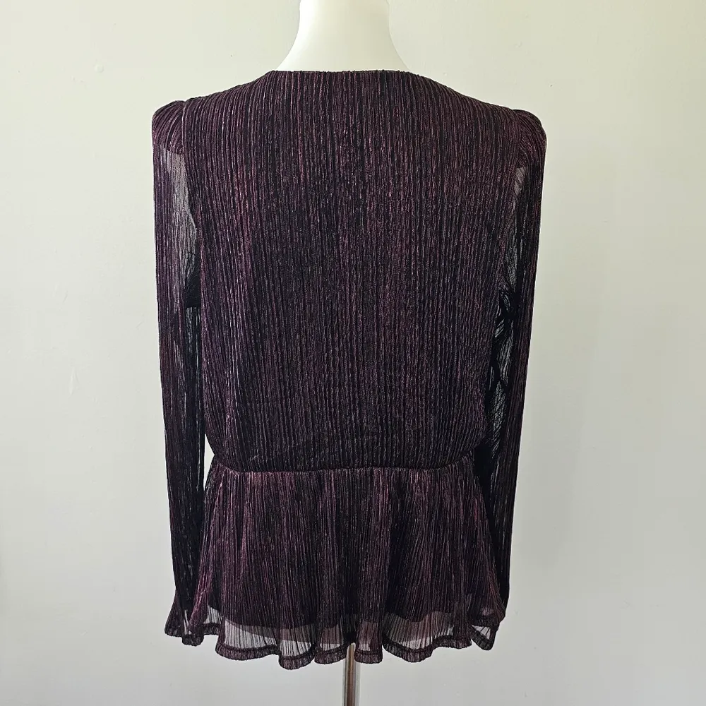 Simply Vera Ver Wang Red & Black Metallic Plisse Peplum Vneck Blouse Size Large - Image 6