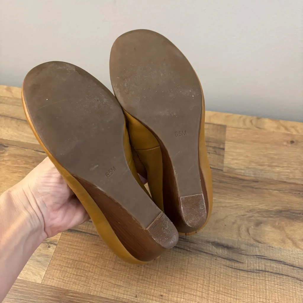 Tory Burch Caroline Leather Wedge Shoes Tan Dark Maple - Image 7