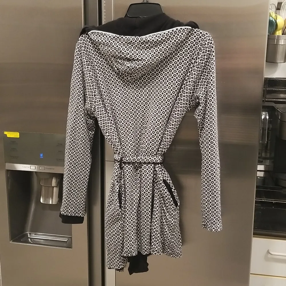 💕MICHAEL STARS💕 Reversible Bath Robe ~ Black & White Geometric Print Medium - Image 2