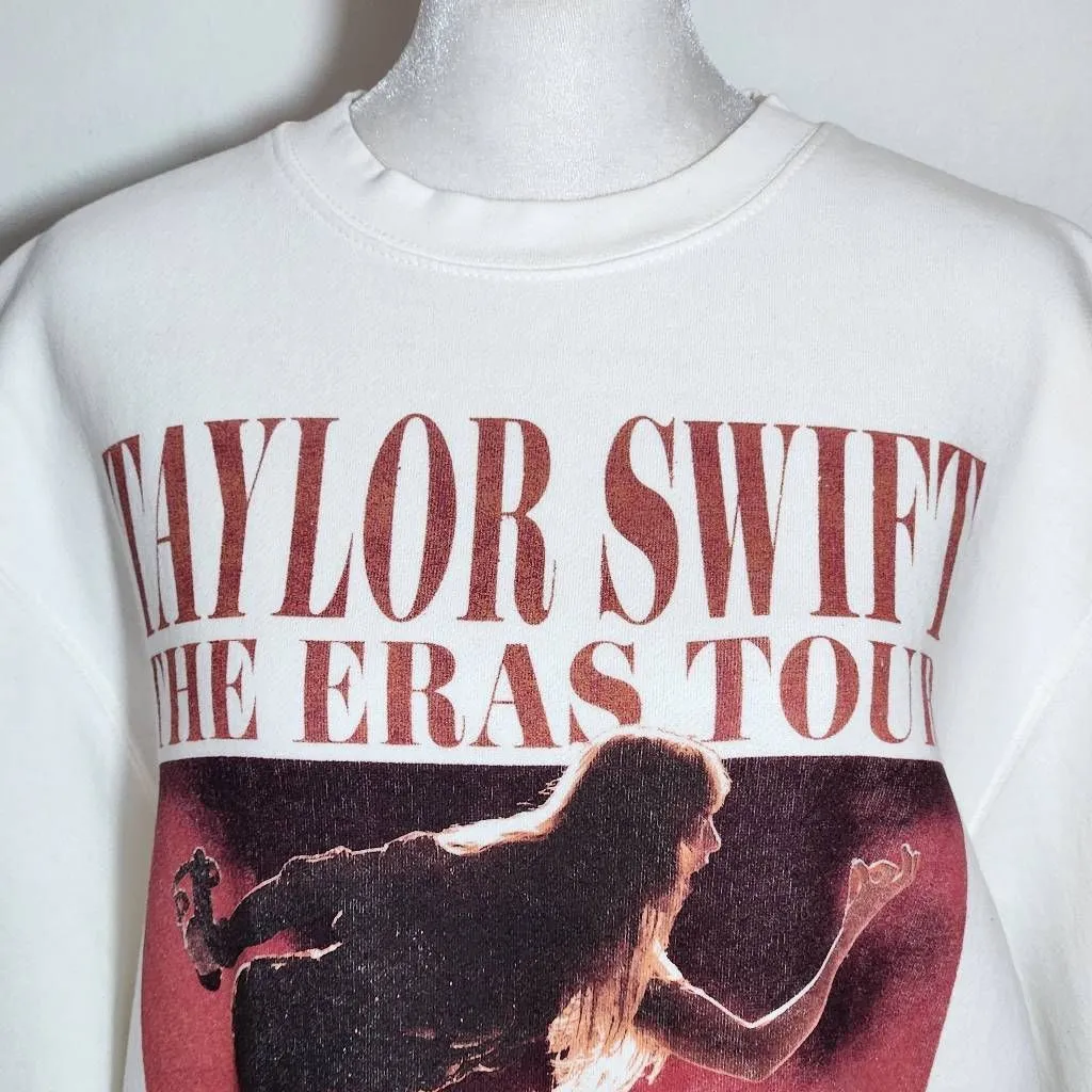 Taylor Swift The Eras Tour Photo White Crewneck Sweatshirt Size Medium - Image 3