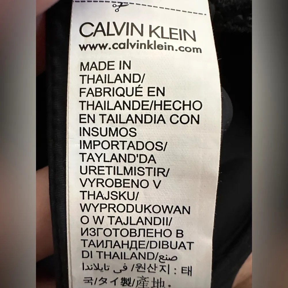 Calvin Klein Seductive Comfort Black Plunge Bra with Adjustable Straps 34D NWT - Image 7