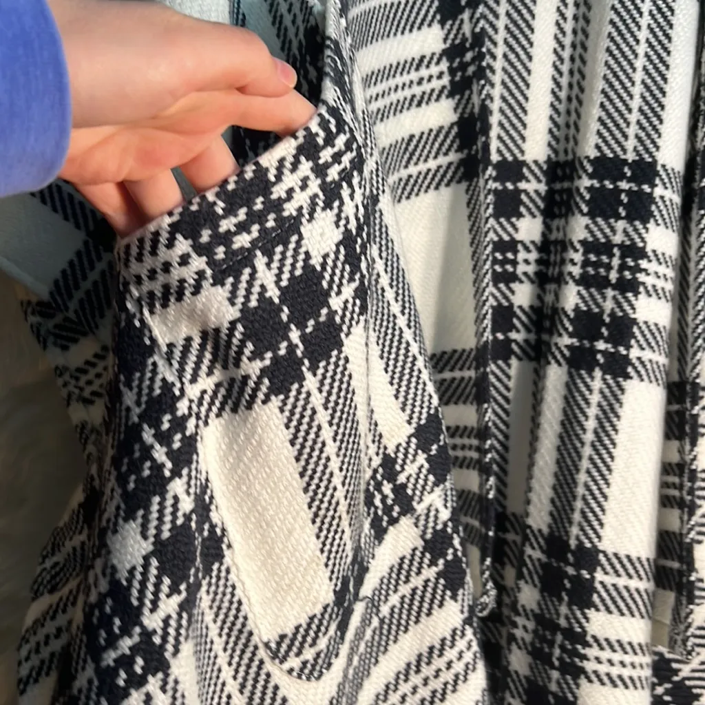 NWT Abercrombie and Fitch plaid navy and white oversized cape poncho sweater - Image 4
