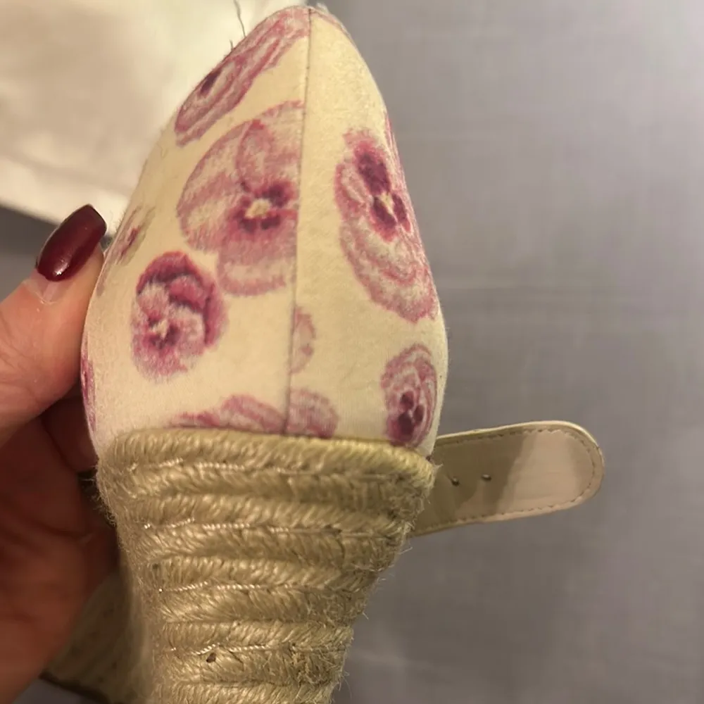 Cole Haan 8.5 t strap Cream and Pink wedge Heels rope - Image 5