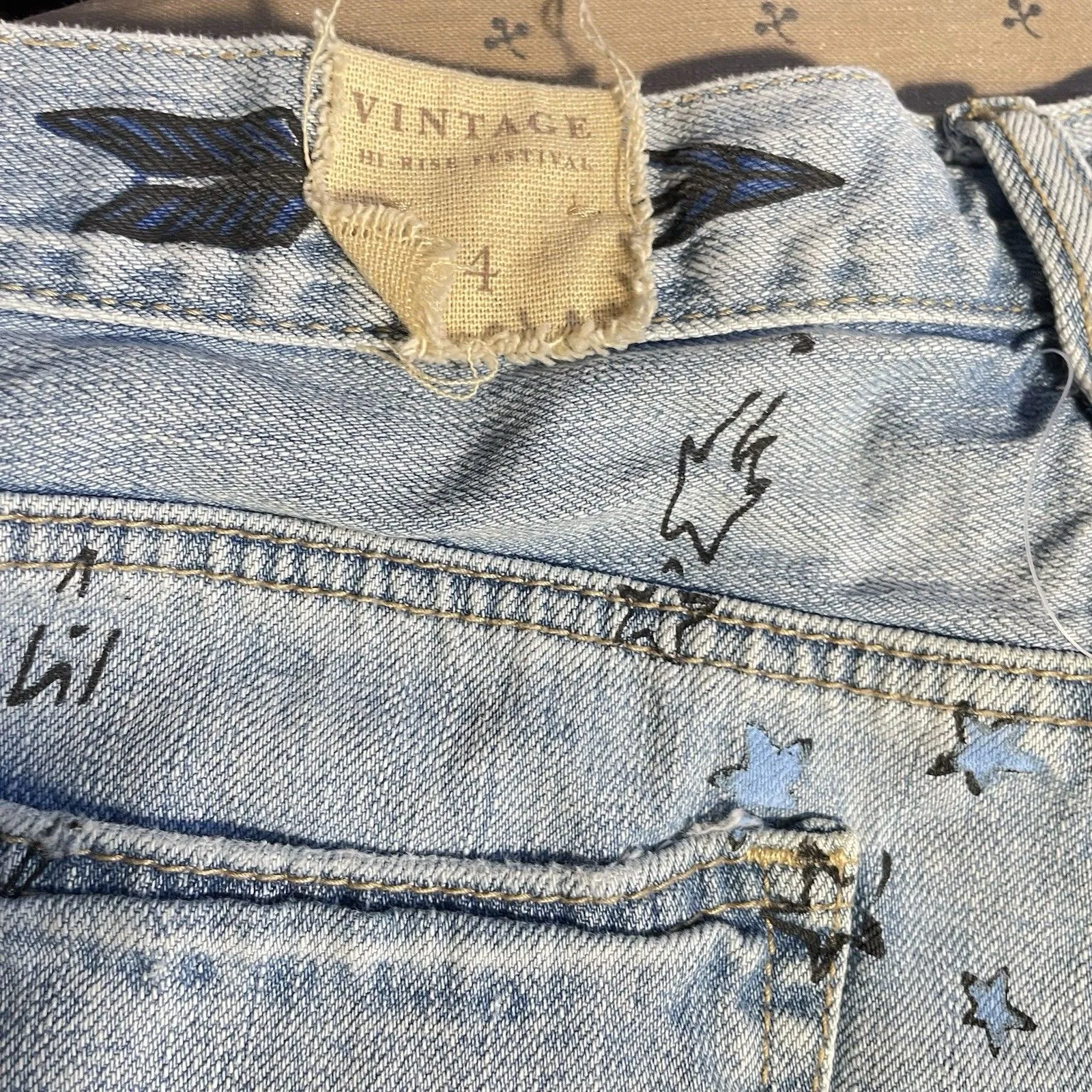 American Eagle Shorts 4 Hi Rise Denim Painted Graphic Frayed Hem Embellishment - Image 7