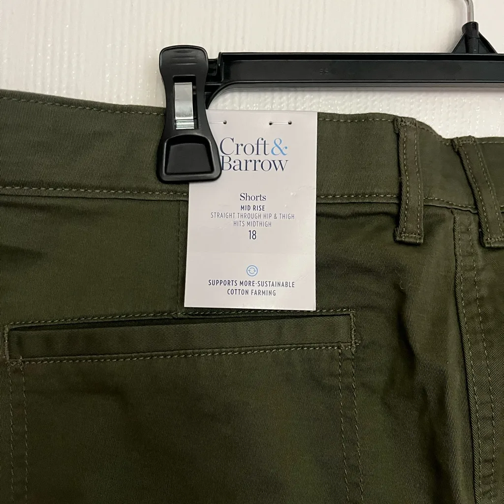 Croft & Barrow Dark Green Women's Cargo Shorts - Image 6