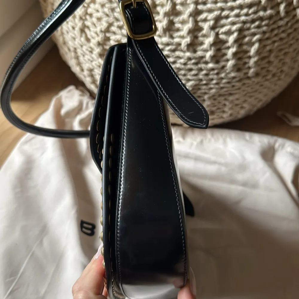 Beckett Flat medium studded glossed - Image 4