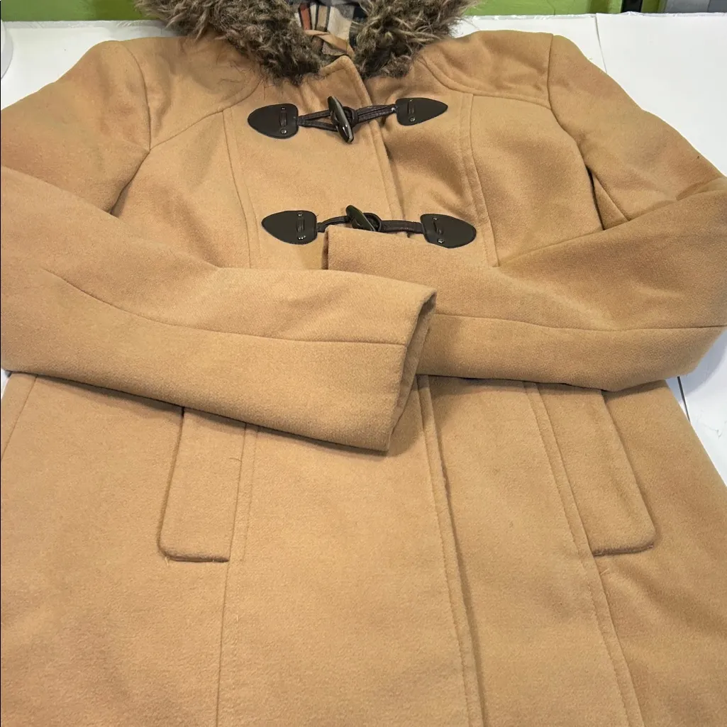 Forever 21 Camel Coat with Faux Fur Trim - Image 9