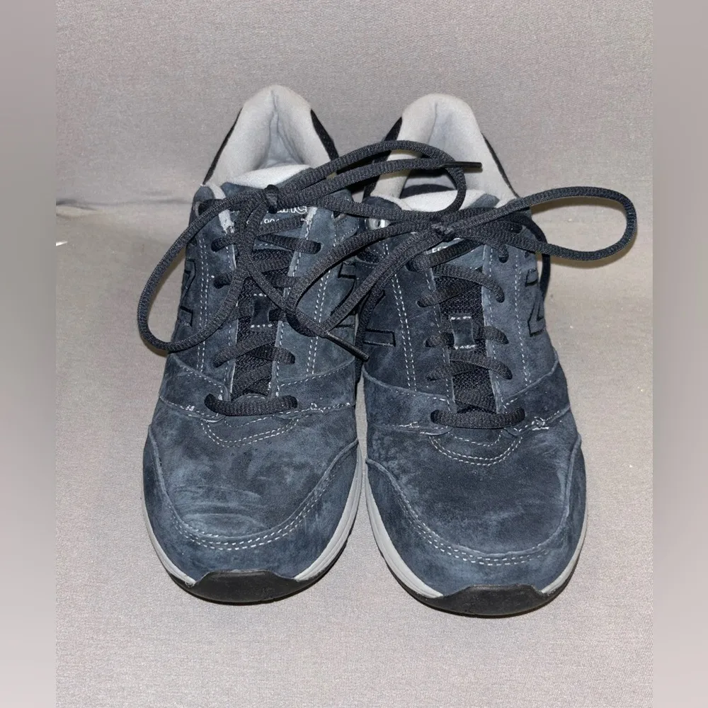 new balance women’s 928 v3 lace up walking shoes navy blue barely worn like new - Image 4