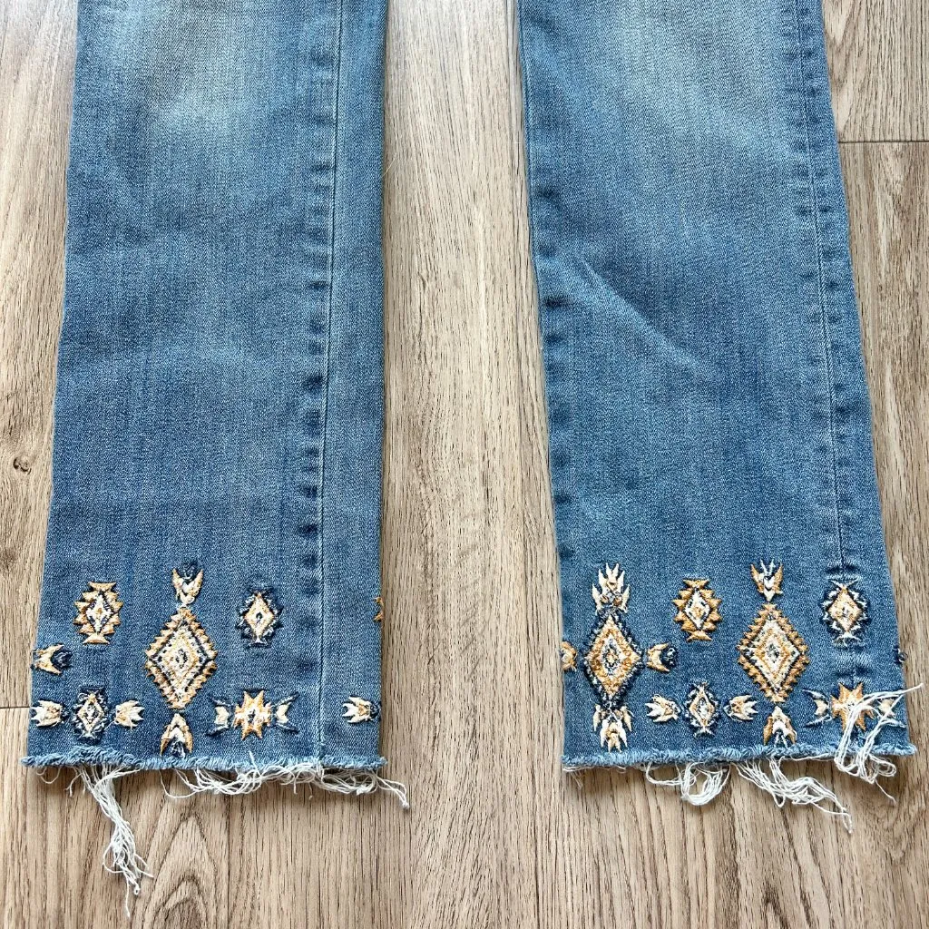 Driftwood Medium Wash Colette Aztec Embroidered Cuffed Bootcut Jeans Size 28 - Image 6