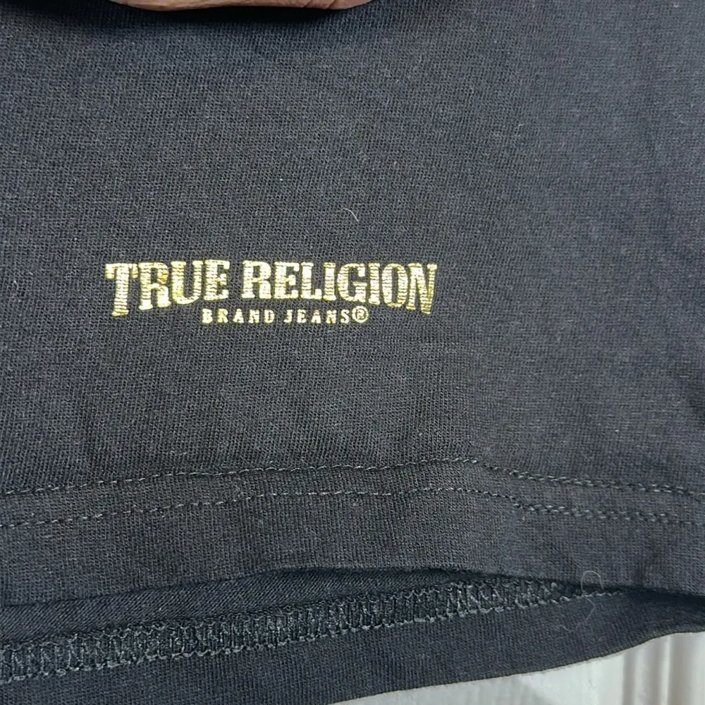 True Religion Black Gold Logo Short Sleeve V-Neck Shirt Size XL EUC #2731 - Image 3