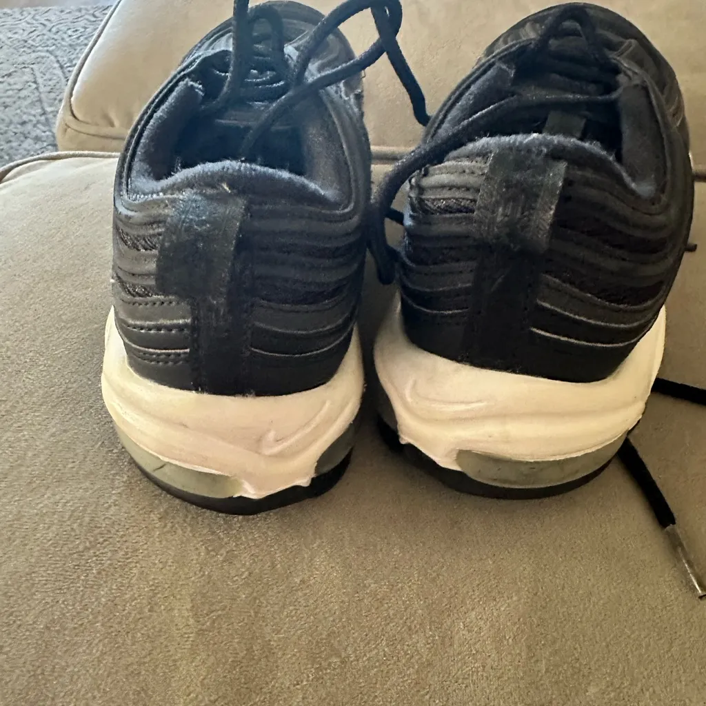 Nike Women's airmax Black and Gray Sneakers - Image 3