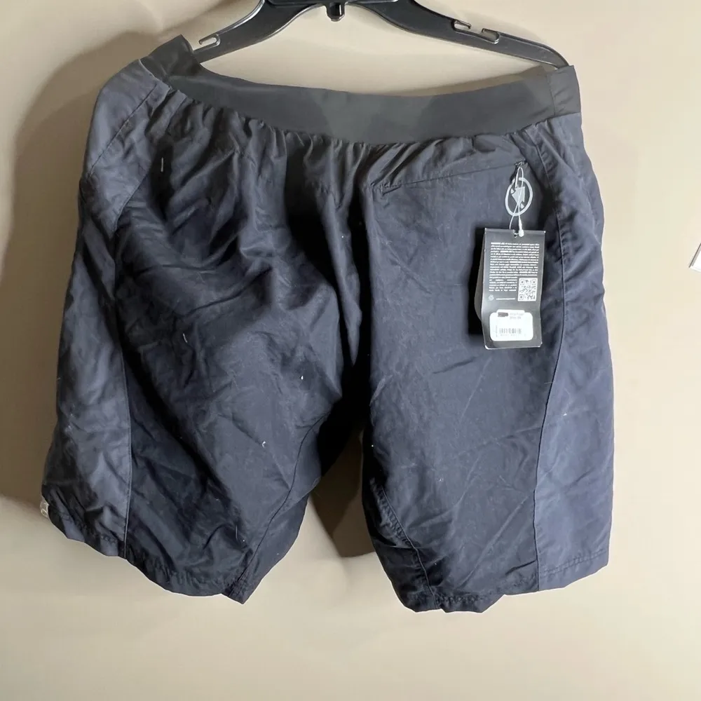 NWT Endura women’s pulse shorts size large Black - Image 4