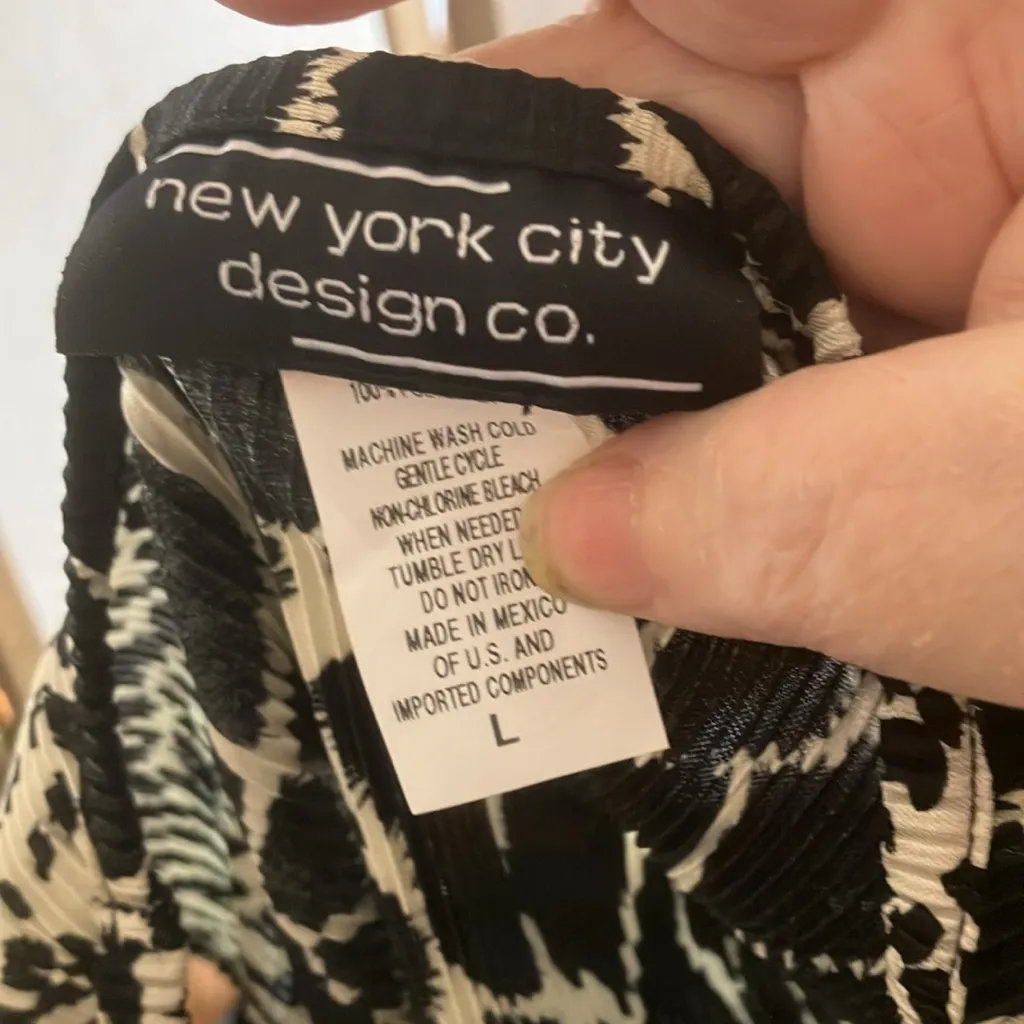 FINAL MARKDOWN New York City design company Animal Print Sleeveless Top large Black - Image 3