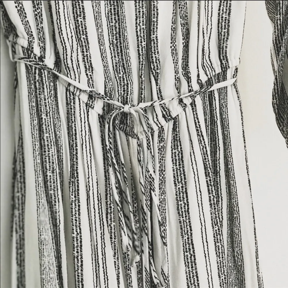 Honey Punch 3/4 sleeve Black & White striped dress - Image 4