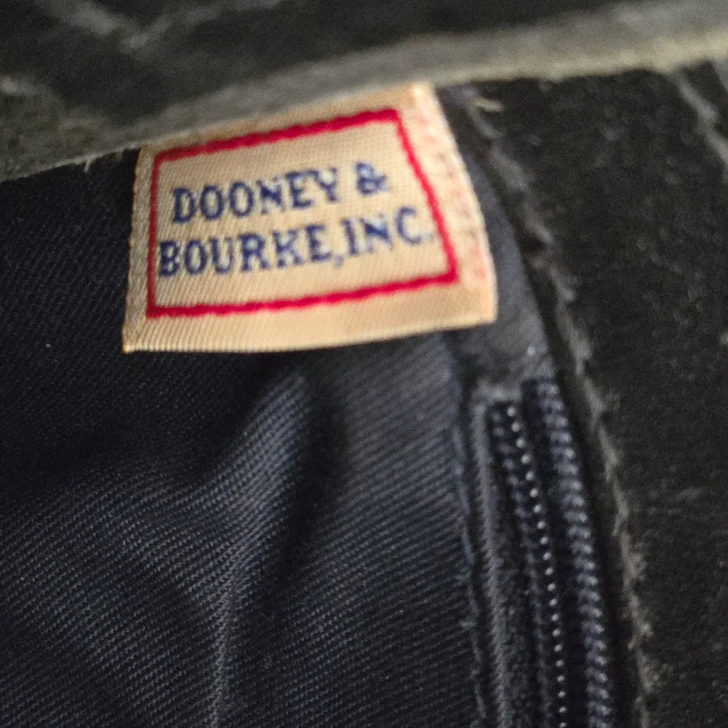 Vintage  black leather shoulder bag. - Image 10