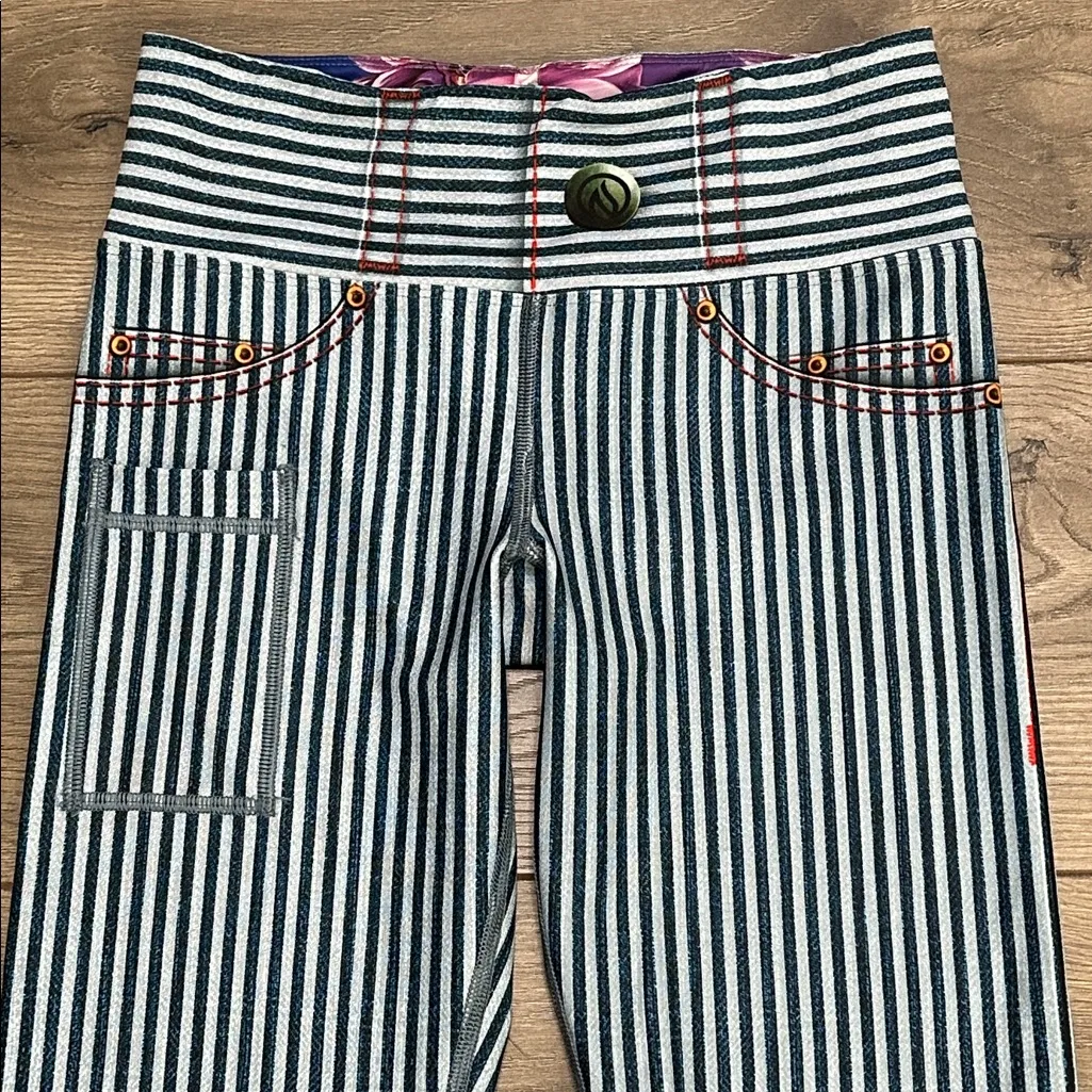 INKnBURN Blue White Stripe Denim Capri Performance Leggings Size 0 - Image 3