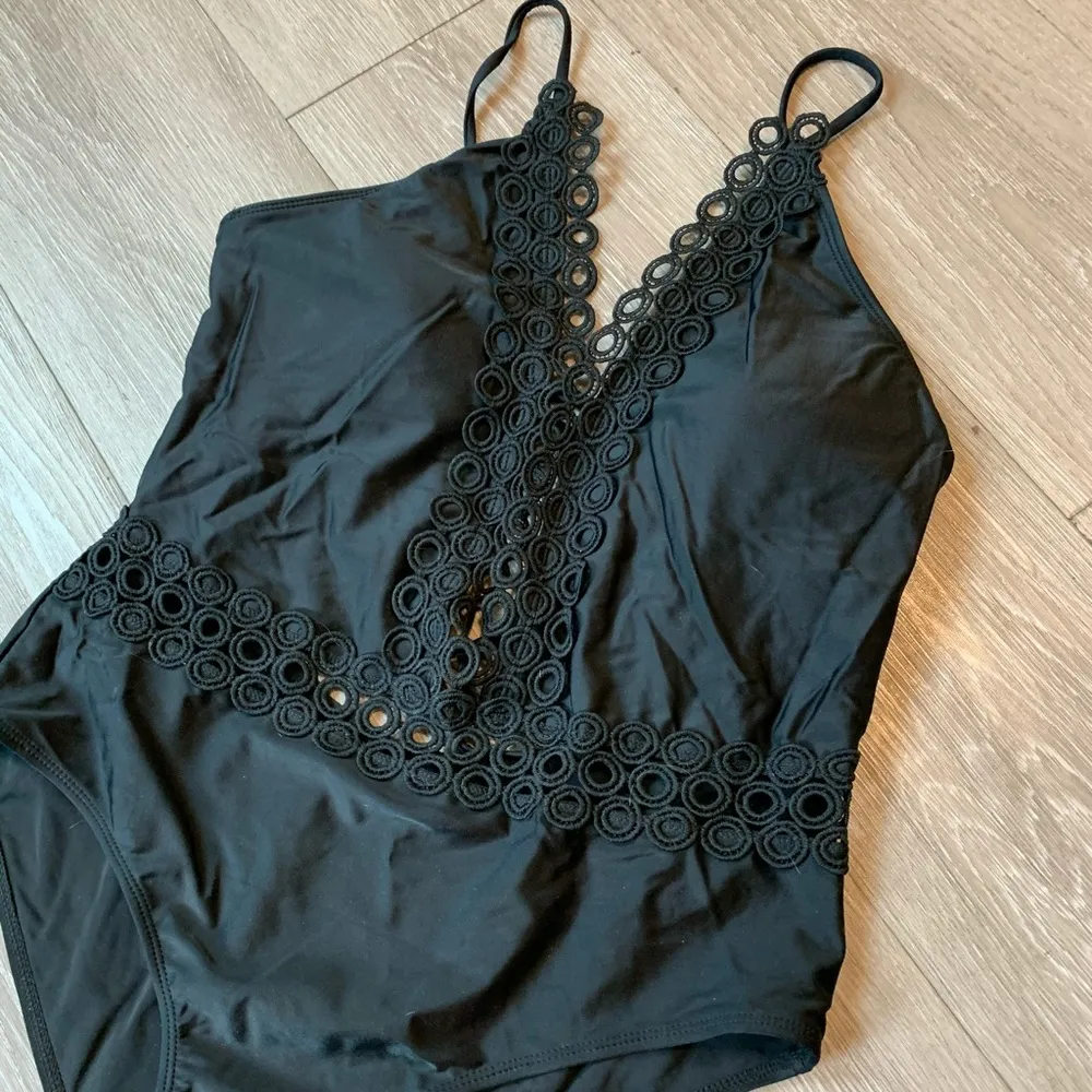 Avidlove Black One-Piece Swimsuit Eyelet Lace V Neck Size Large Women - Image 4