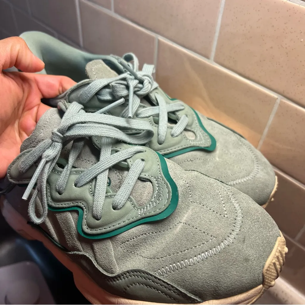 Adidas Ozweego Low Silver Green Sand Strata Women's Athletic Shoes  size 9US - Image 9