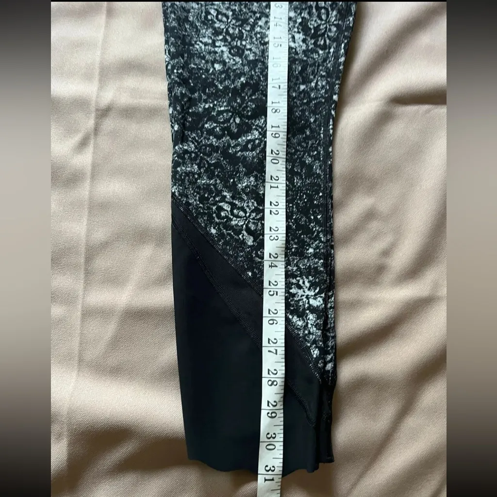 Lululemon Pace Rival Crop 22" Ice Grey/Black Size 6‎ - Image 8