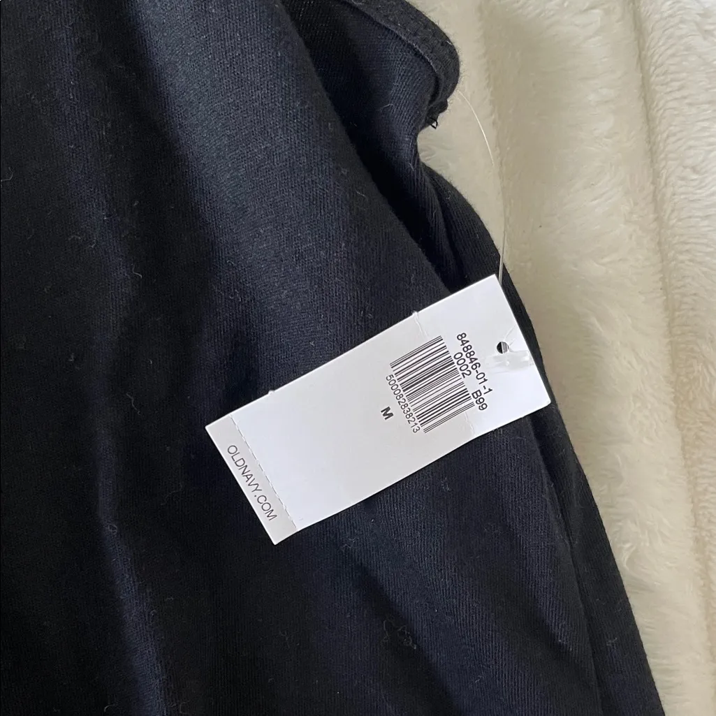 NWT Old Navy Women's Black Sleeveless Top - Image 3