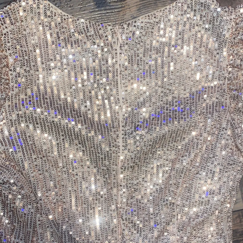 NWOT Sequin gold romper Jumpsuit Silver Size L - Image 6
