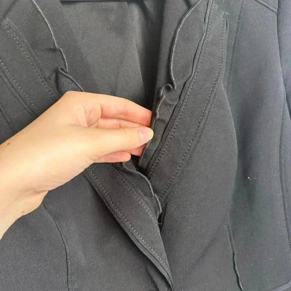 White House/Black Market  3/4 sleeve 2-button blazer ruffle detail size 2 H30 - Image 3