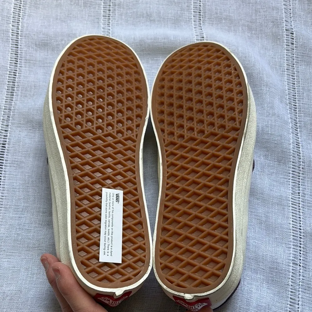 Vans Off The Wall Low Top Tri-Tone Sneakers. - Image 7