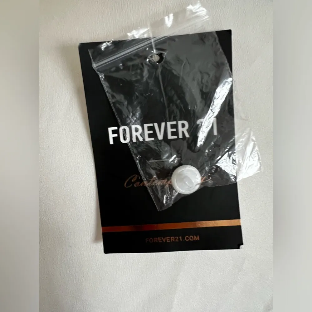 M #190 - FOREVER CONTEMPORARY - cropped shirt NWT - Image 6