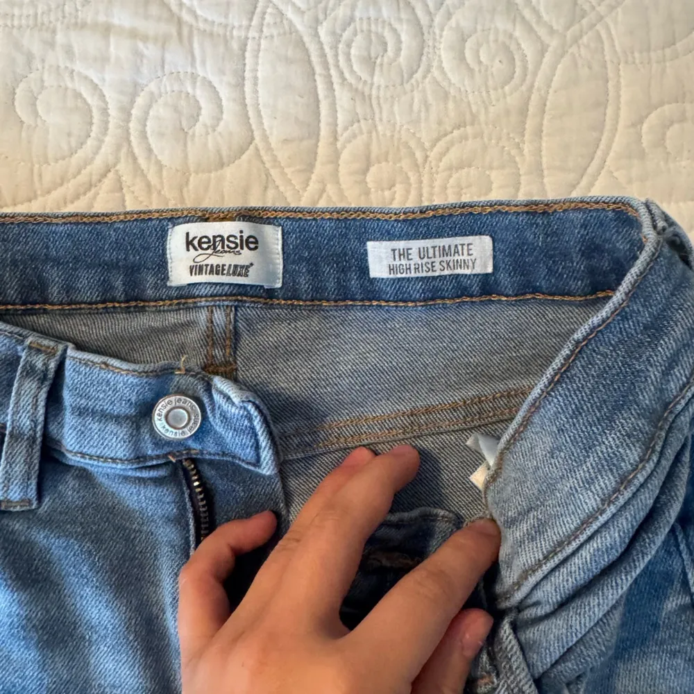 Kensie Light Blue High-Rise Jeans - Image 3