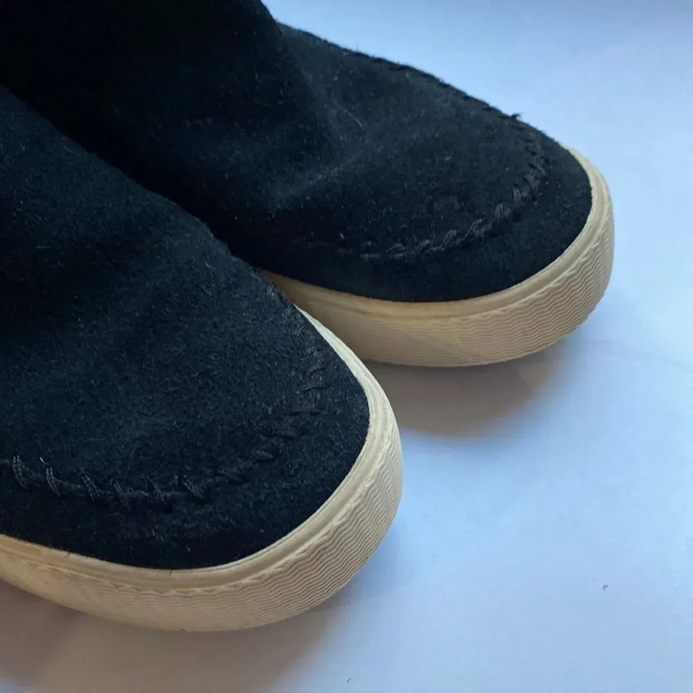 TOMS Vista Size 8 Black Suede Boots Faux Fur Low Calf Pull On Winter Comfortable - Image 5