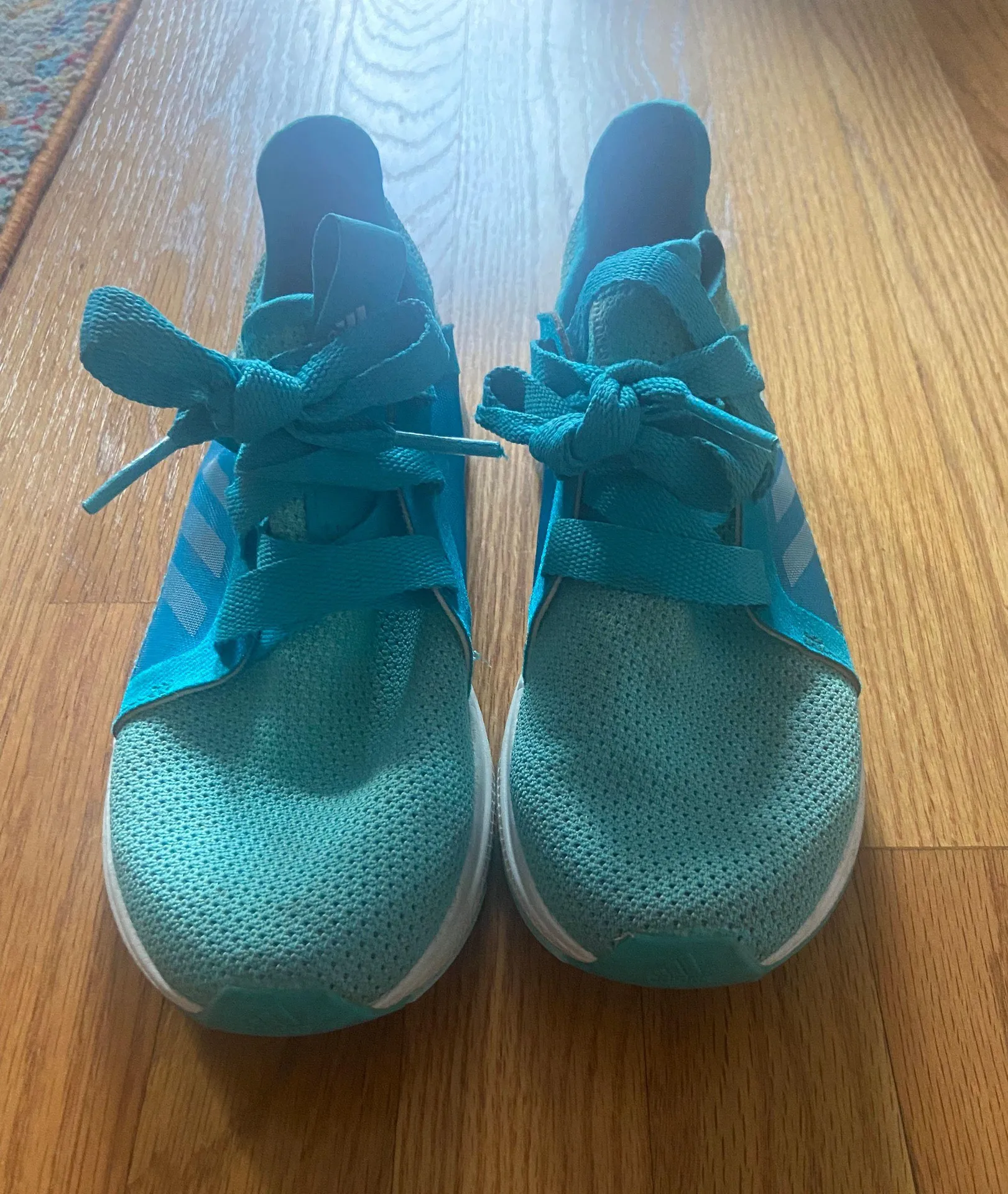 Like New  Edge Lux Aqua Blue Sneaker - Image 2