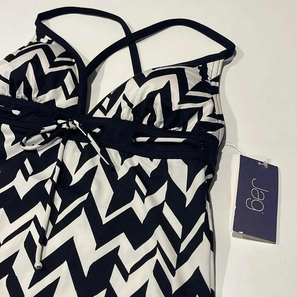 🇺🇸Jag NWT Black and White geometrical Chevron Tankini swim Top xs - Image 2